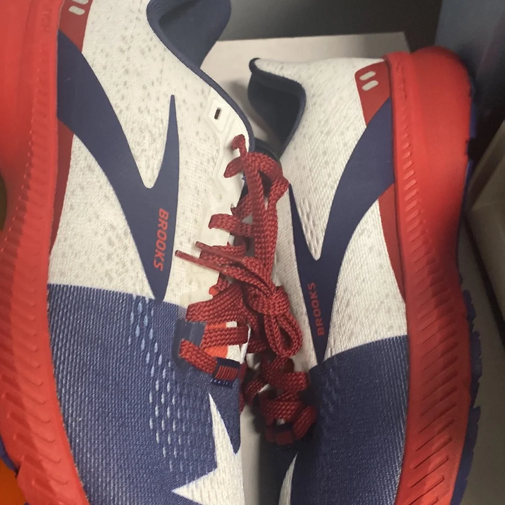 Brooks launch 8 women’s size 9.5 - Picture 2 of 4